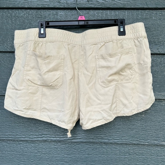 NWT Arizona Shorts, stretch elastic waistband size XL - Picture 2 of 3